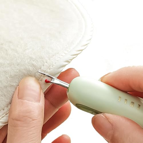 2-in-1 Sewing Needle Threader & Seam Ripper， Versatile Tools for Sewing, Quilting, Embroidery & Crafts - Easy Thread Removal & Threading for Sewing Enthusiasts and Elderly (Green)