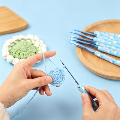 Crochet Hooks Set – 12 Sizes (2.0mm–8.0mm), Soft Grip Handles with Smooth Aluminum Needles, Portable Case, Comfortable Crochet Kit for Long-Time Crocheting & Arthritic Hands