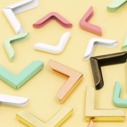 Craftelier - Set of 4 Mini Metal Corner Pieces with Round Tip for Scrapbooking and Craft Projects Such as Albums, Notebooks, Layouts or Planners | Size 16,8 x 3,6 x 3 mm - Turquoise Color