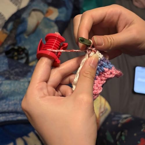 Hikiwin Plastic Yarn Guide Finger Holder, Crochet Tension Ring Knitting Thimble Tool Accessories, Crochet Knitting Loop for Crocheting Knitting Crafts Accessories, Red, 2 Pieces