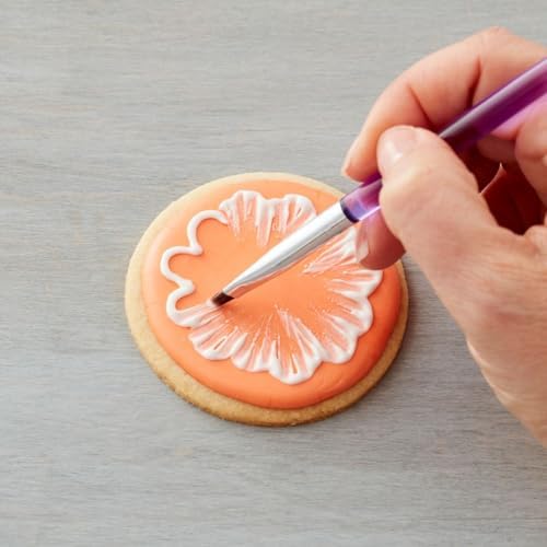 Wilton 2-Piece Dusting Brush Set for Cake Decorating