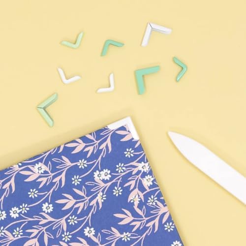 Craftelier - Set of 4 Large Metal Corner Pieces for Scrapbooking and Other Craft Projects Such as Albums, Notebooks, Layouts or Planners | Size 22,5 x 5,5 x 3,3 mm - White Color