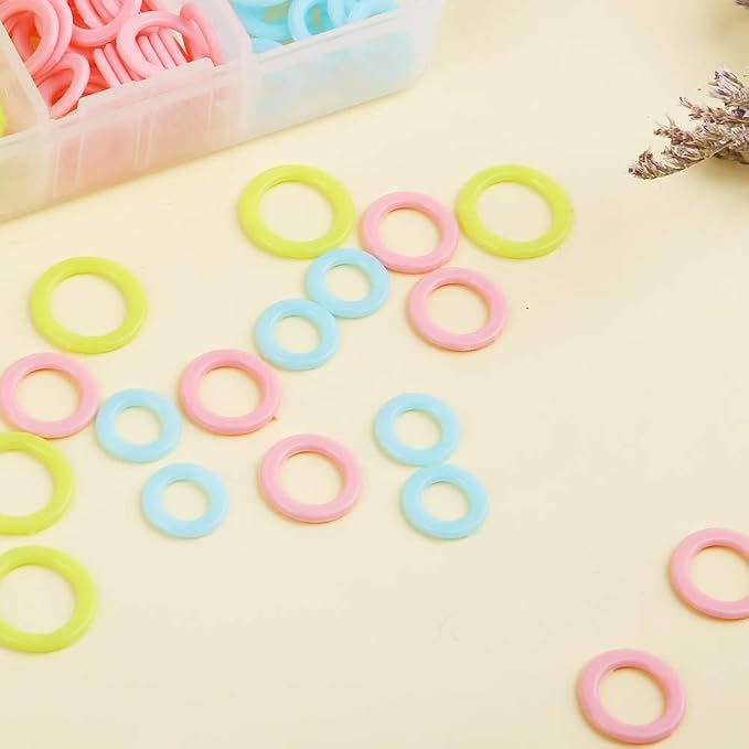 LUNARM Stitch Markers 220pcs Crochet Knitting Stitch Marker Rings S/M/L | Plastic 4 Colors O-Ring Stitch Markers for Crocheting, Storage Box, Stitch Counter for Finer Bulky Yarns Lace Shawls Looms