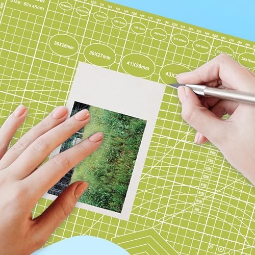 A5 Cutting Mat, Self Healing Sewing Mat, Craft Mat Double Sided 3-Ply Craft Cutting Board for Sewing Crafts Leather Fabric Scrapbooking Project Art Supplies, 8.6“ x 5.9”, Green