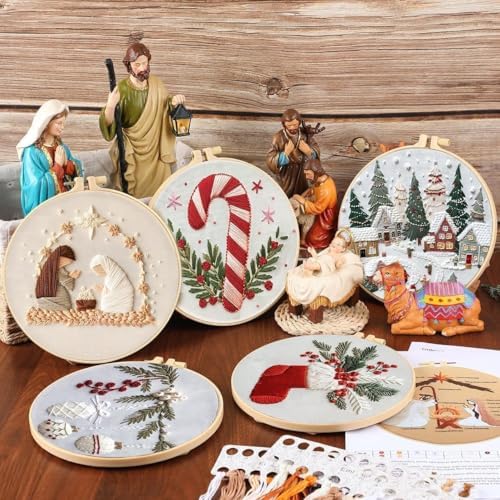 RUIQLXHANG Christmas Embroidery Kit, Christmas Gnomes Embroidery Kits for Beginners with Pattern, Cotton Threads, Needles, Instruction, 20cm Hoop, Gift for Mom, Grandma (Holly Bauble)