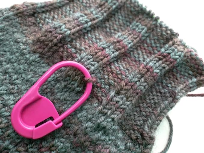 130Pcs Standard & Large Jumbo Locking Stitch Markers for Crocheting Knitting,Plastic Safety Pin Yarn Crochet Hooks Stitch Marker,Crochet Markers Clips Row Stitch Counter 2 Sizes (Assorted Color)
