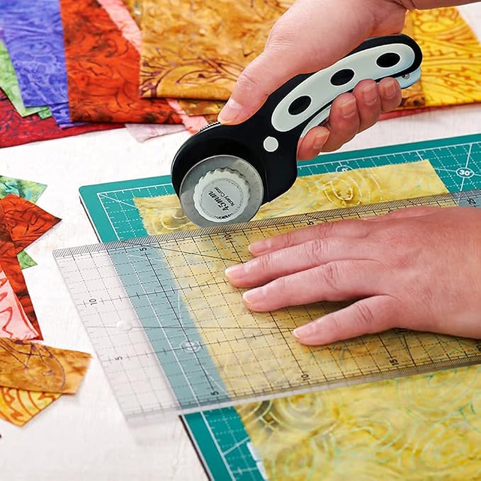 45mm Rotary Cutter with 7pcs Replacement Blades, Ergonomic Handle Rolling Cutter with Safety Lock for Fabric, Leather, paper, Crafting, sewing, Quilting, Perfect for Left & Right Hand(Black)