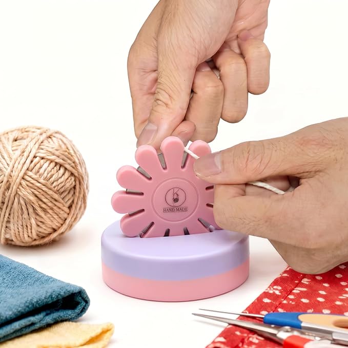 Sizobi Pink Magnetic Pin Holder with Thread Cutter, Blade Saver