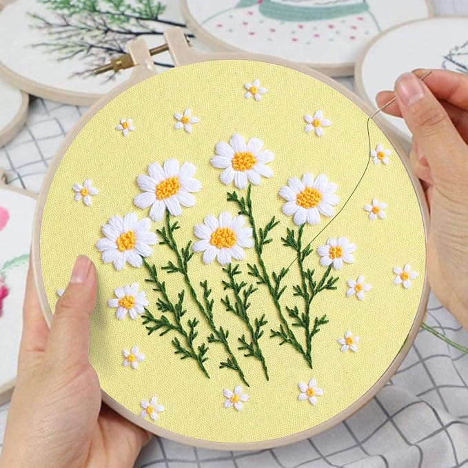 Louise Maelys Daisy Flower Embroidery Kit for Beginners, Floral Pattern | Complete Set Cross Stitch Kits Includes Hoop, Threads, Needles and Guide. Create Floral Crafts with DIY Needlepoint Kit