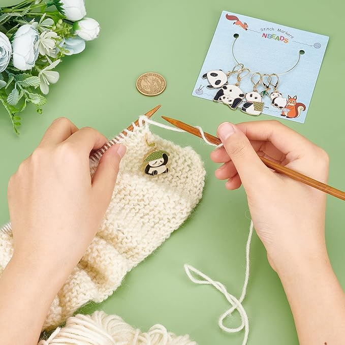 NBEADS 6 Pcs Panda Charm Stitch Markers, 6 Styles Alloy Enamel Crochet Stitch Marker Charms Removable Lobster Clasp Locking for Knitting Weaving Sewing Accessories Handmade Jewelry
