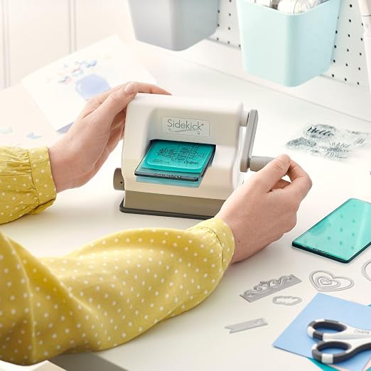 Sizzix Sidekick Starter Kit 661770 Portable Manual Die Cutting & Embossing Machine for Arts & Crafts, Scrapbooking & Cardmaking, 6.35 cm Opening, 2.5" Opening, White