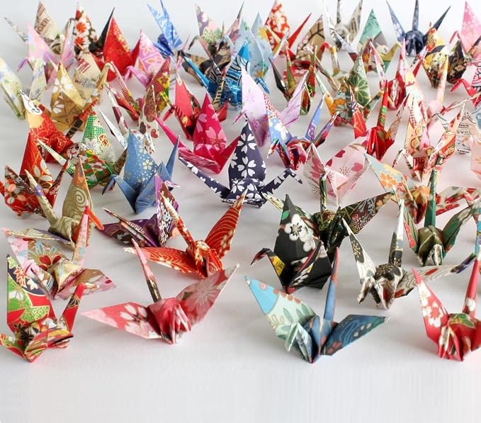 100PCS Premade Mini Japanese Washi Origami Paper Cranes Folded Origami Cranes Handmade DIY Yuzen Paper Cranes Garlands For Tea Party Favors Wedding Baby Shower Birds Party Supplies (2.36")