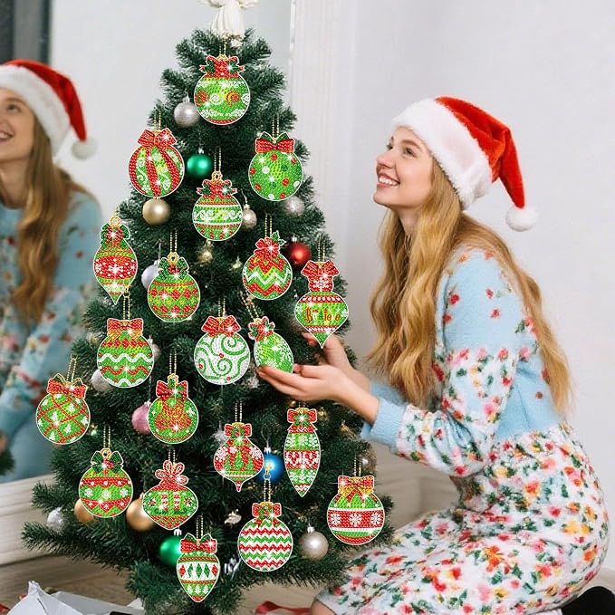 Tondiamo 20 Pcs Christmas Diamond Painting Keychain Kits 5D DIY Diamond Art Pendants Double Sided Hanging Key Chains for Christmas Party Decoration DIY(Green Balls)