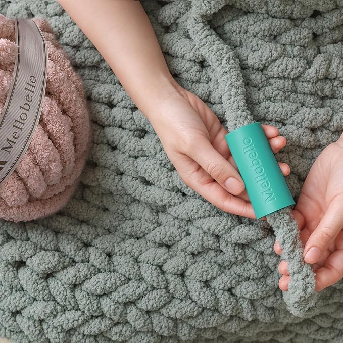 Chunky Yarn Fluffer - Efficient Fluffing Tool for Jumbo Bulky Chenille Yarn - Essential Revive Accessory for Hand Knitting & Blanket Crocheting,Green